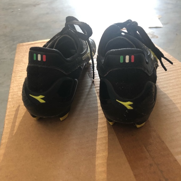 Women’s adidas soccer cleats - Picture 3 of 5